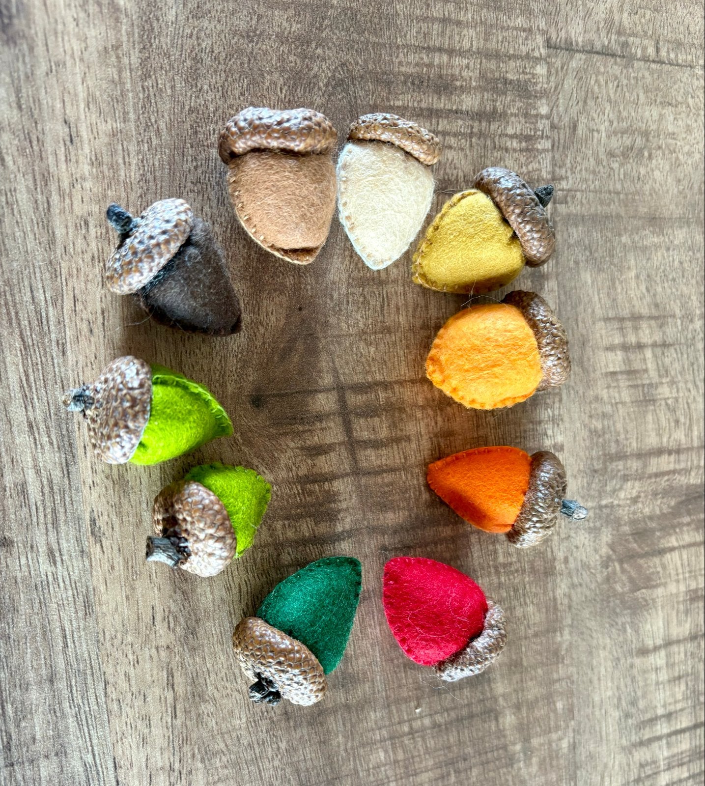 Vilten eikeltjes met natuurlijke hoedjes - Diverse kleuren, Hobby en Vrije tijd, Handgemaakt, Nieuw, Meerkleurig, Natuurlijk materiaal