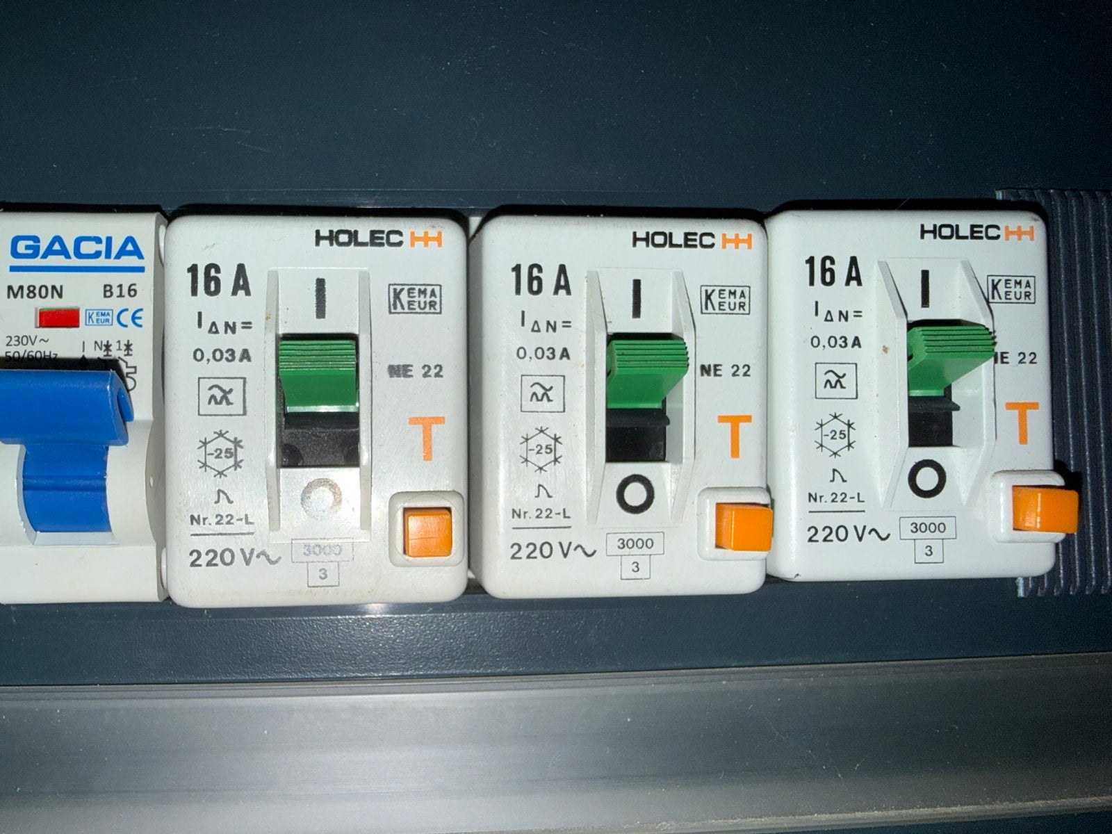 Holec en Eaton Aardlekschakelaars en Installatieautomaten, Ophalen of Verzenden, Gebruikt, Eaton, Aardlekschakelaar