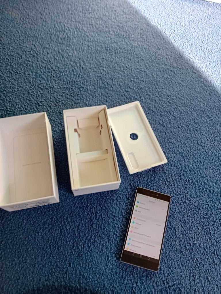 Huawei P8 GRA-LO9 met hoesje, Touchscreen, Ophalen of Verzenden, Zo goed als nieuw, Zonder simlock