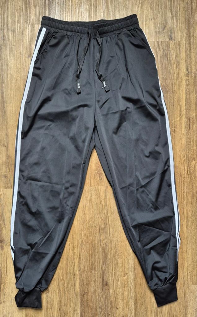 Nieuwe zwarte trainingsbroek maat M, Maat 38/40 (M), Zwart, Nieuw, Ophalen of Verzenden