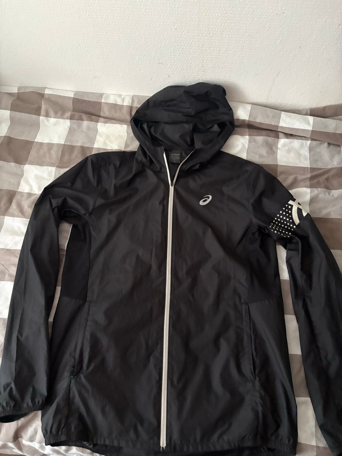 Asics windbreaker  zwart maat S, Zwart, Ophalen of Verzenden, Zo goed als nieuw, Hardlopen of Fietsen
