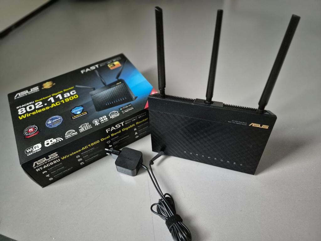 Router Asus RT-AC68U, Computers en Software, Routers en Modems, Ophalen of Verzenden, Zo goed als nieuw, Router, Asus router