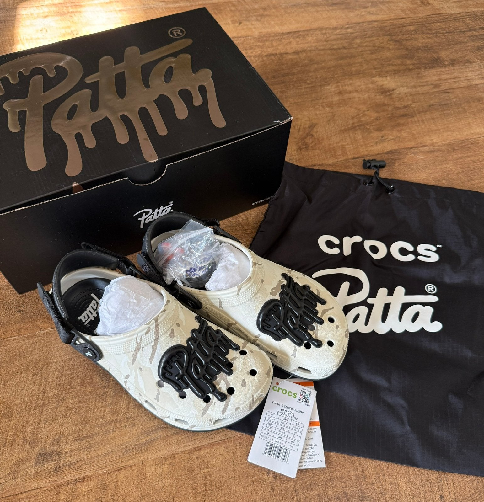 Patta x Crocs “Almost White” maat 37/38, Kleding | Dames, Ophalen of Verzenden, Nieuw, Beige