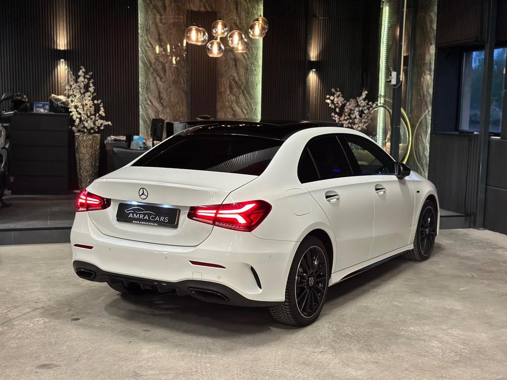 Mercedes-Benz A-klasse 250 e AMG|Black pakket|PANO|BOMVOL!, Auto's, Mercedes-Benz, Gebruikt, Euro 6, 4 cilinders, 15 kWh