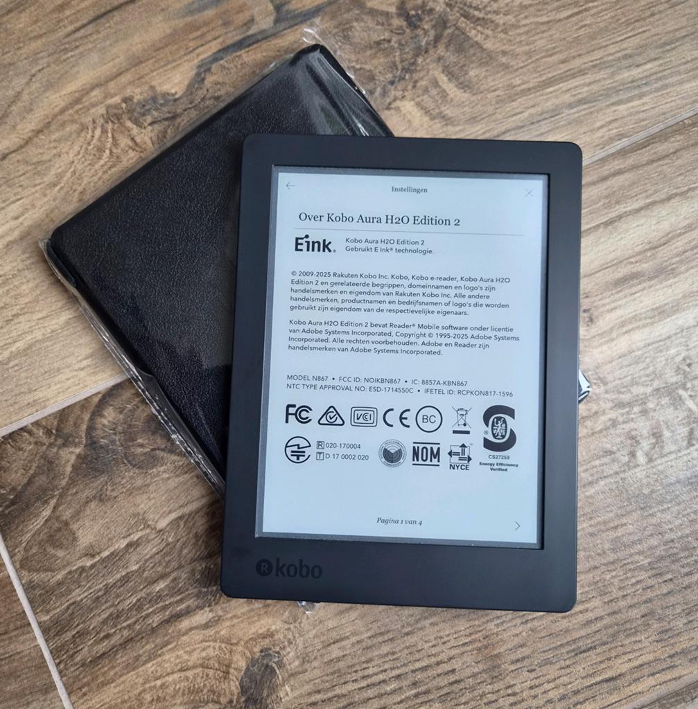 Kobo Aura H2o ereader met nieuwe sleepcover, Wi-Fi, Gebruikt, 8 GB, Rakuten Kobo Inc