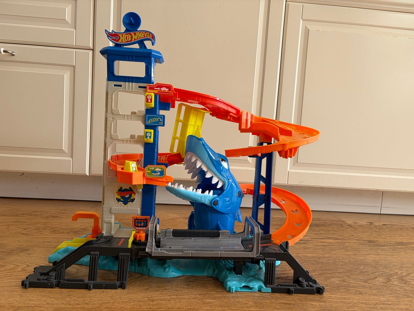 Hot Wheels City Haai Garage Speelset, Ophalen, Gebruikt