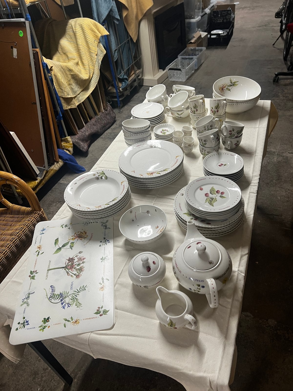 Marjolein Bastin Wild Flowers Servies - Uitgebreid, Ophalen, Overige merken, Landelijk/Boerenbont, Zo goed als nieuw