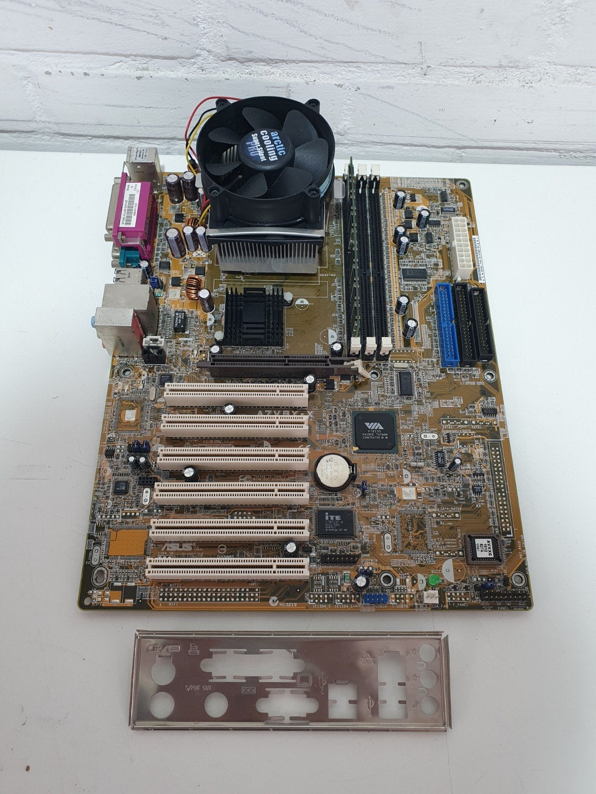 ASUS A7V8X-X + AMD Athlon XP 1800+ + 256MB RAM Retro Combo, Refurbished, Ophalen of Verzenden, DDR, .