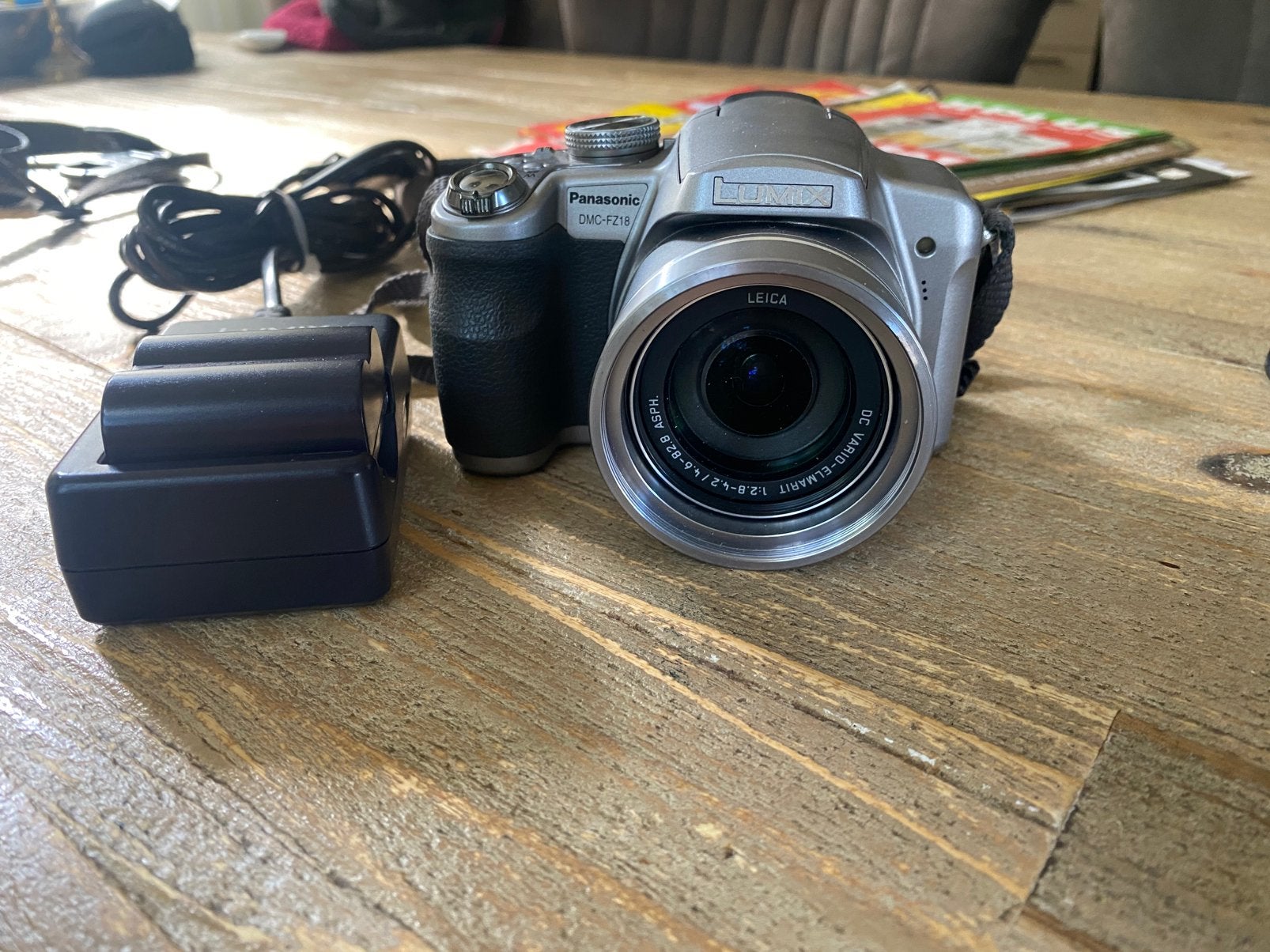 Panasonic lumix DMC FZ18 met oplader, Ophalen of Verzenden, Zo goed als nieuw, Compact, Overige Merken