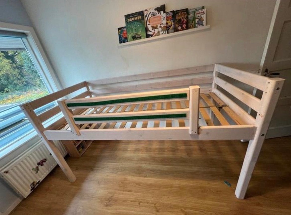 Flexa Hoogslaper met glijbaan en kasteelkleed, Ophalen, 85 tot 100 cm, Gebruikt, Hoogslaper of Stapelbed