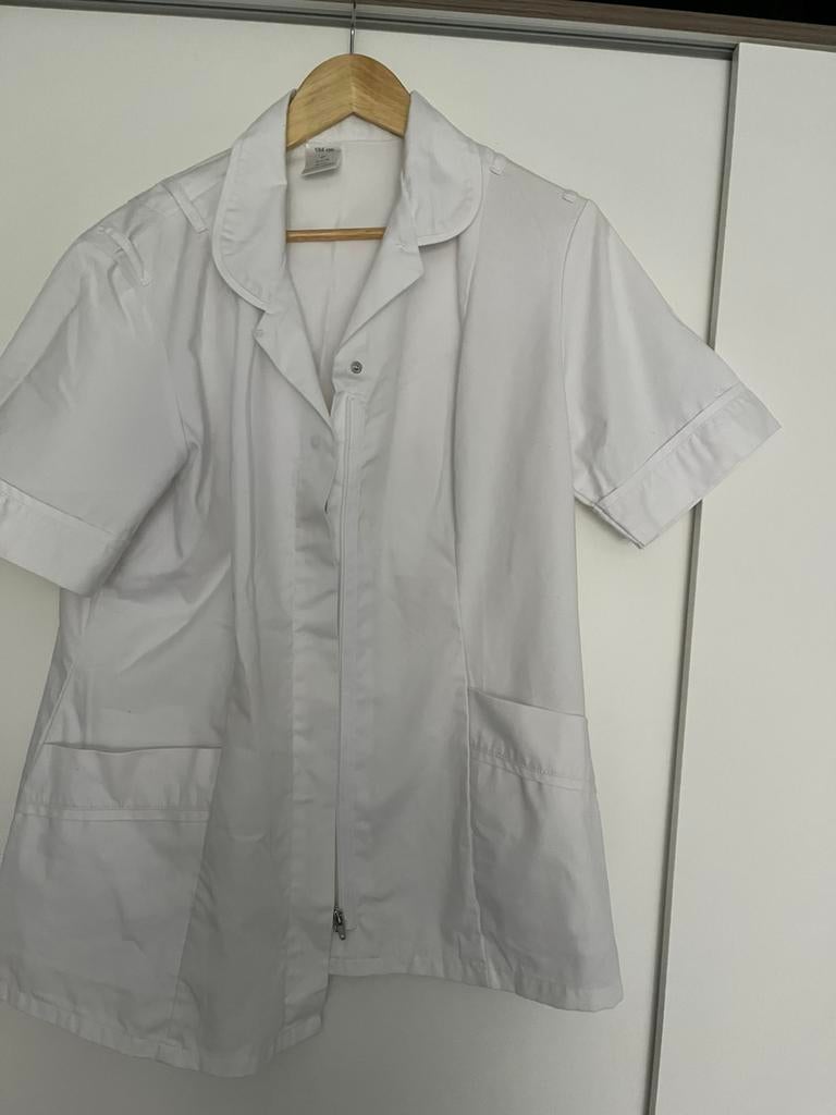 Schoonheidsspecialiste pak wit m, Kleding | Dames, Ophalen, Zo goed als nieuw, Wit