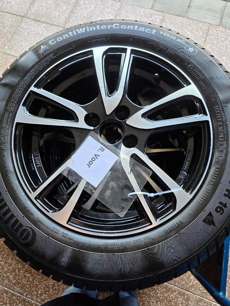 Winterbanden Aygo X op lichtmetalen velgen., Ophalen, Gebruikt, 16 inch, Banden en Velgen