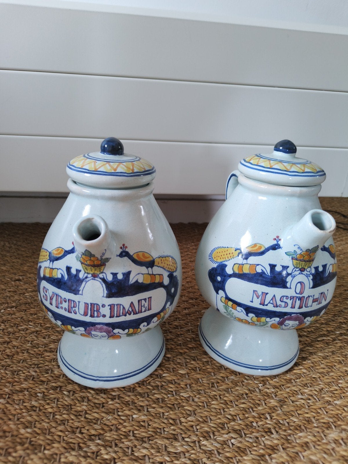 Twee originele Delfsblauwe apothekerspotten, Ophalen