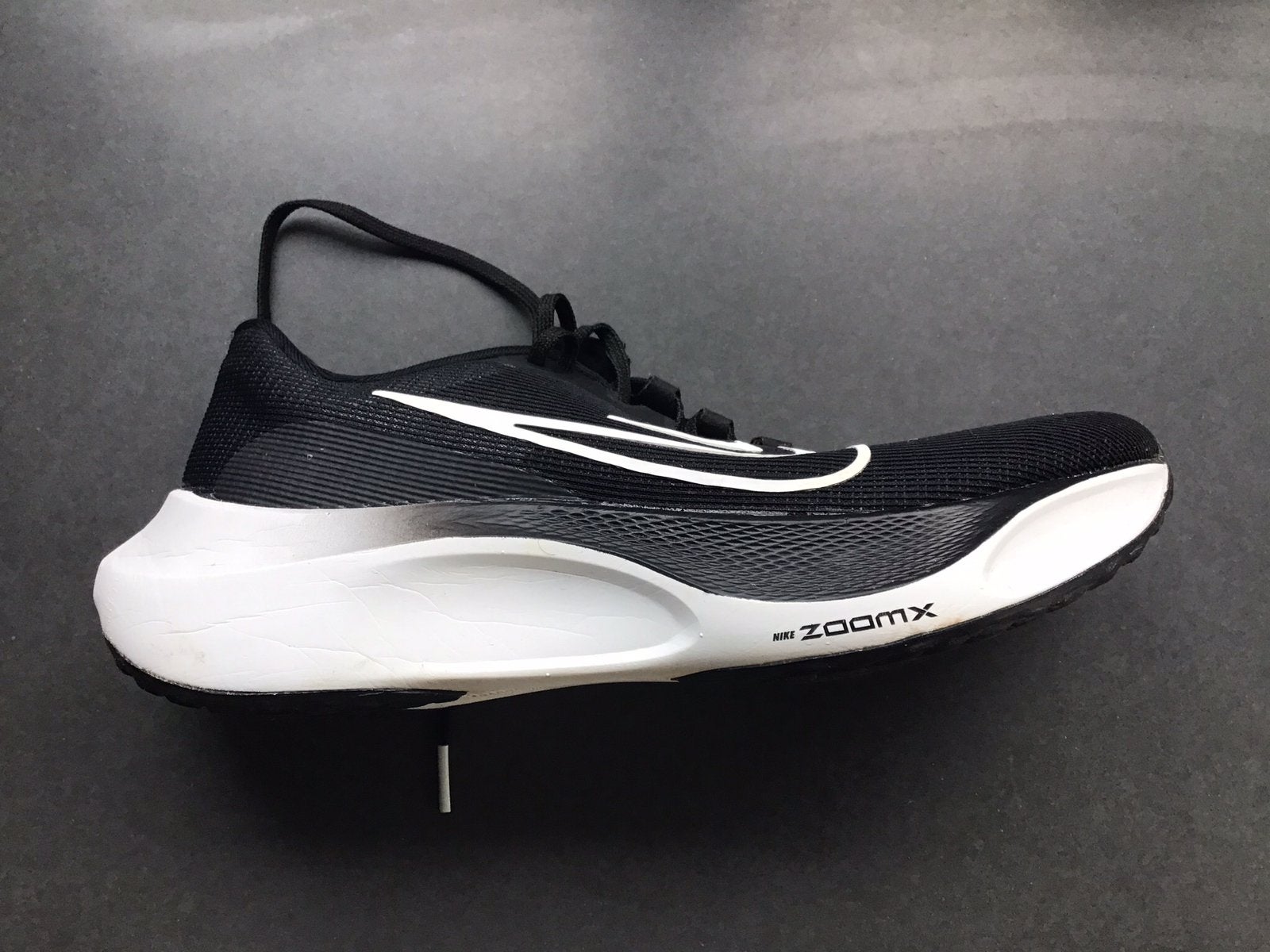 ZGAN: Nike ZoomX Zoom Fly 5, 42.5/10.5, valt als 41, Sport en Fitness, Loopsport en Atletiek, Ophalen of Verzenden, Zo goed als nieuw