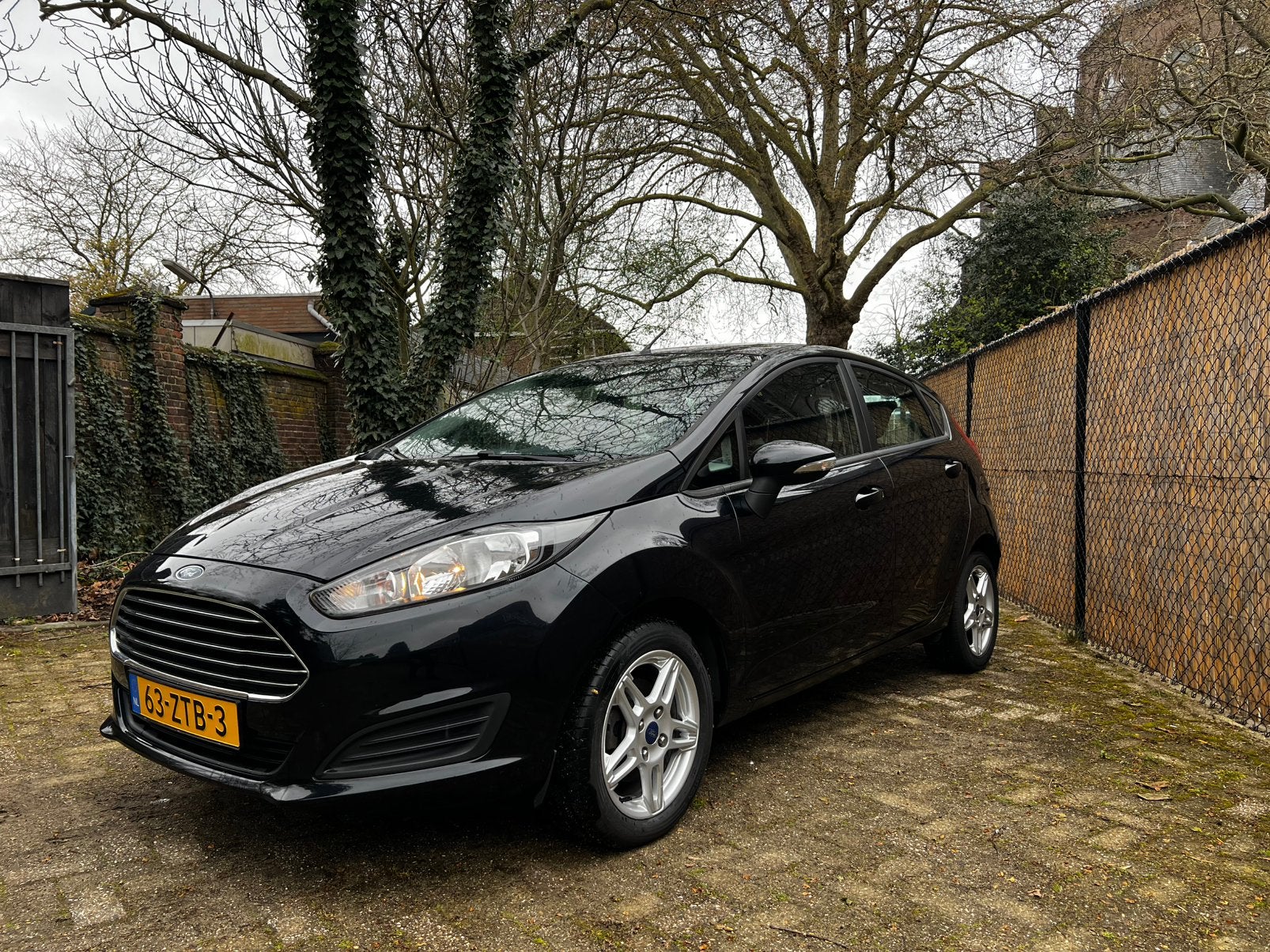 Ford Fiësta 1.0 48KW/65PK 5D 2013 Zwart, Auto's, 40 €/maand, 525 kg, Origineel Nederlands, Handgeschakeld