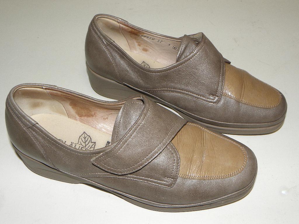 Taupe kleurige Waldlaufer instappers maat 6½ of 40 wijdte K, Kleding | Dames, Schoenen, Waldlaufer, Instappers, Ophalen of Verzenden