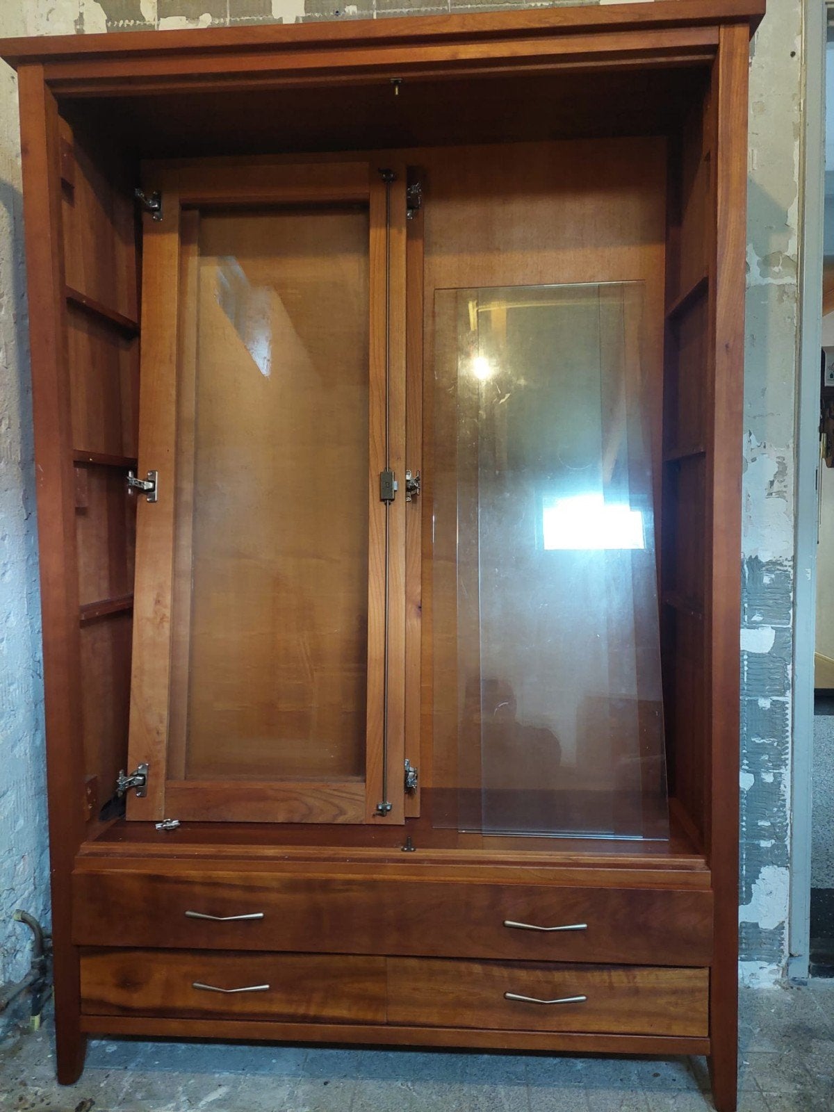 Kast en tafel/ Kersenhout, Antiek en Kunst, Ophalen