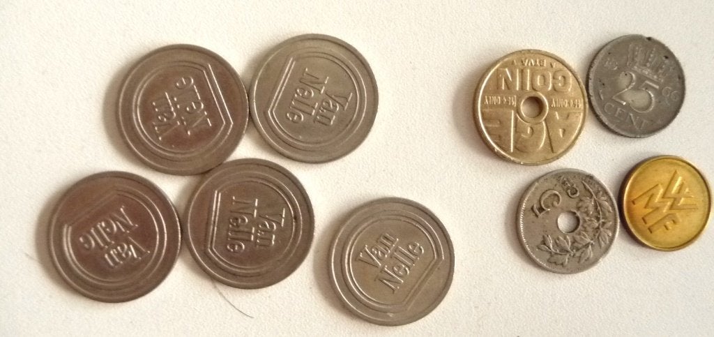 9 koffie muntjes e.a. van van nelle VINTAGE, Verzenden, Overige materialen, Nederland