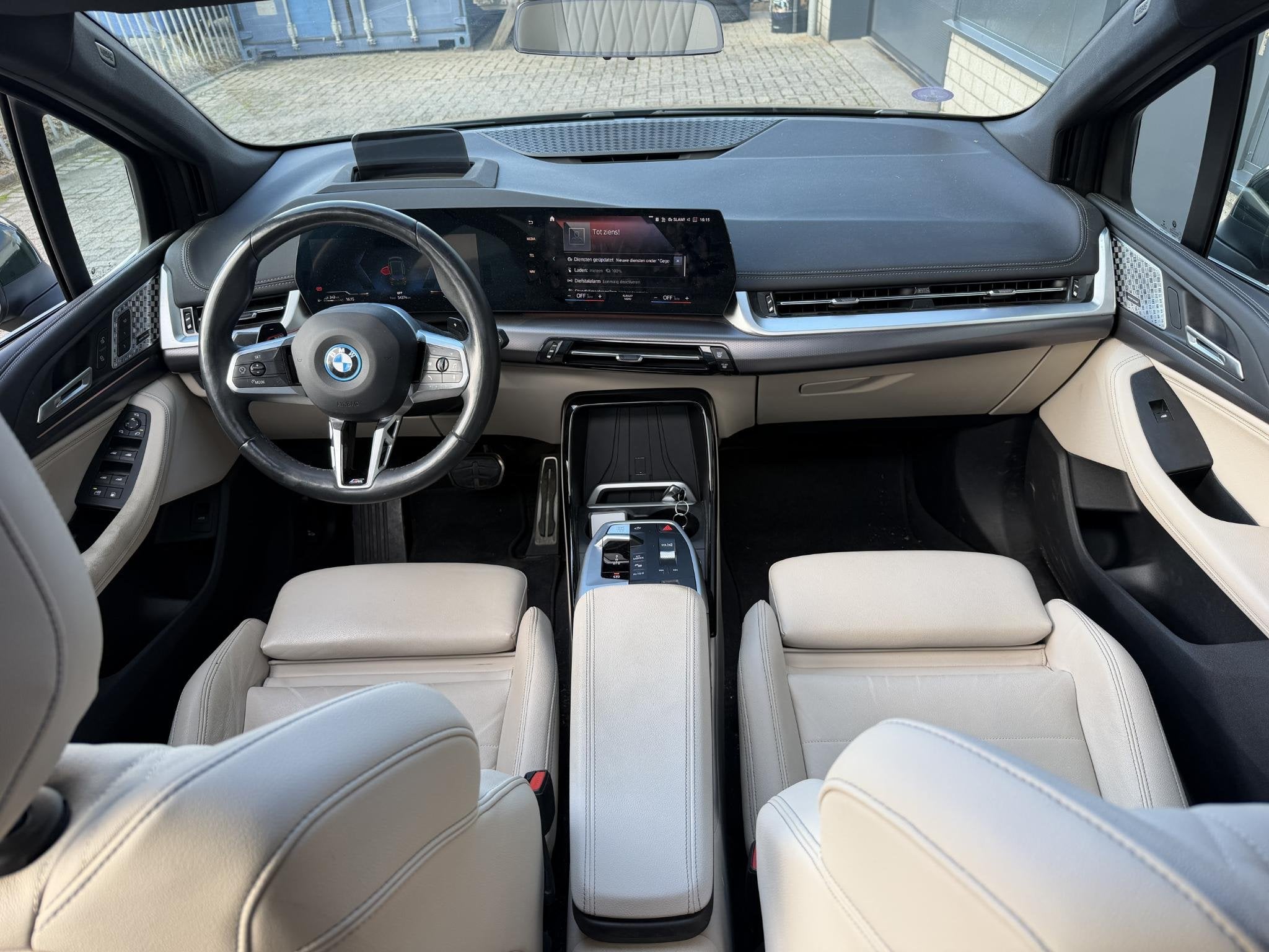 BMW 2-serie Active Tourer 230e xDrive M Sport 18"/Panoramada, Auto's, Dealer onderhouden, Gebruikt, Euro 6, 16 kWh