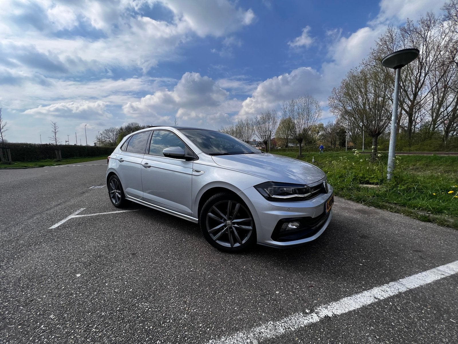 Volkswagen Polo 1.0 TSI 110pk 7-DSG 2019 Grijs R-line, Zwart, Leder en Stof, 49 €/maand, Origineel Nederlands