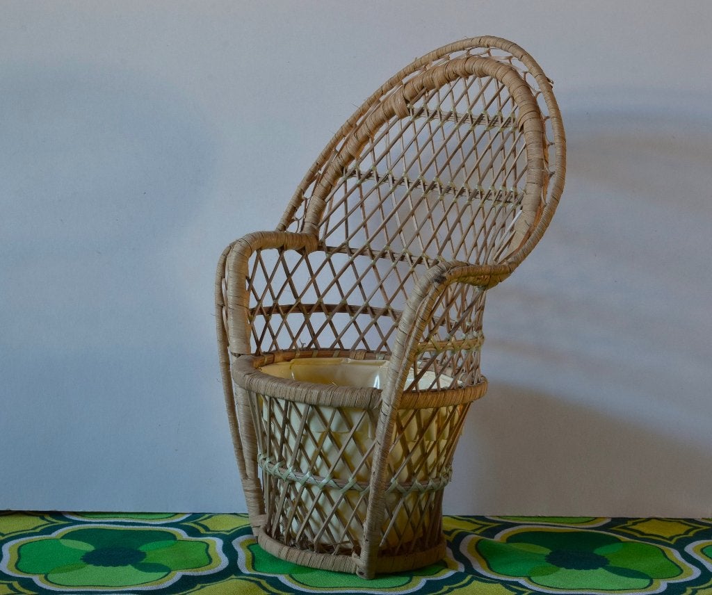 Retro vintage jaren 70 rotan bloempot - Model pauwenstoel, Antiek en Kunst, Antiek | Woonaccessoires, Ophalen of Verzenden