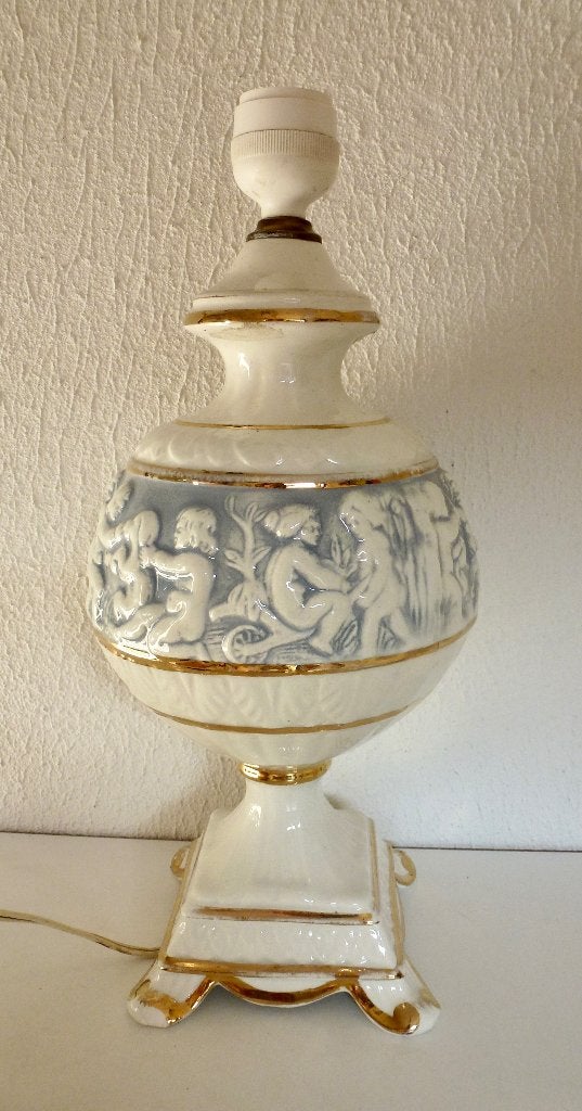 Vintage Capodimonte tafellampvoet met putti reliëf, h 34cm., Ophalen of Verzenden