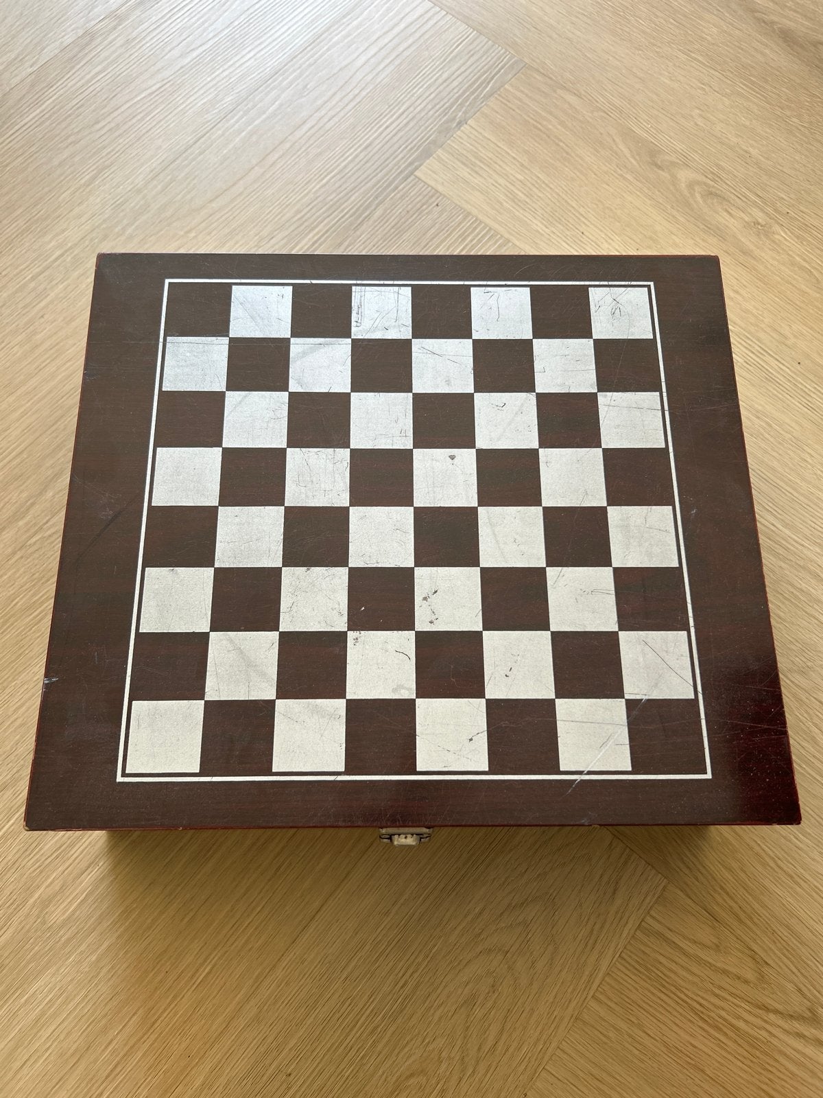 Schaakspel in houten kist met wijnaccessoires, Hobby en Vrije tijd, Gezelschapsspellen | Bordspellen, Een of twee spelers, Ophalen