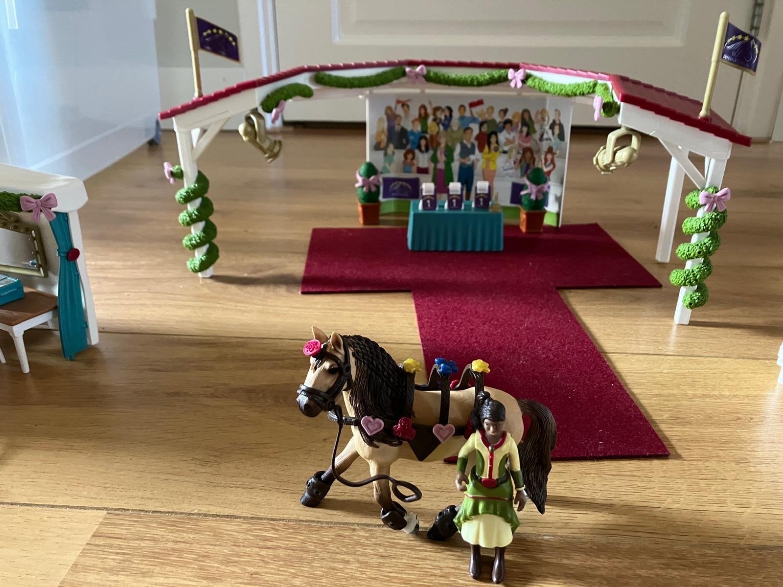 Schleich Paardenshow met accessoires, Ophalen of Verzenden, Gebruikt, Meisje