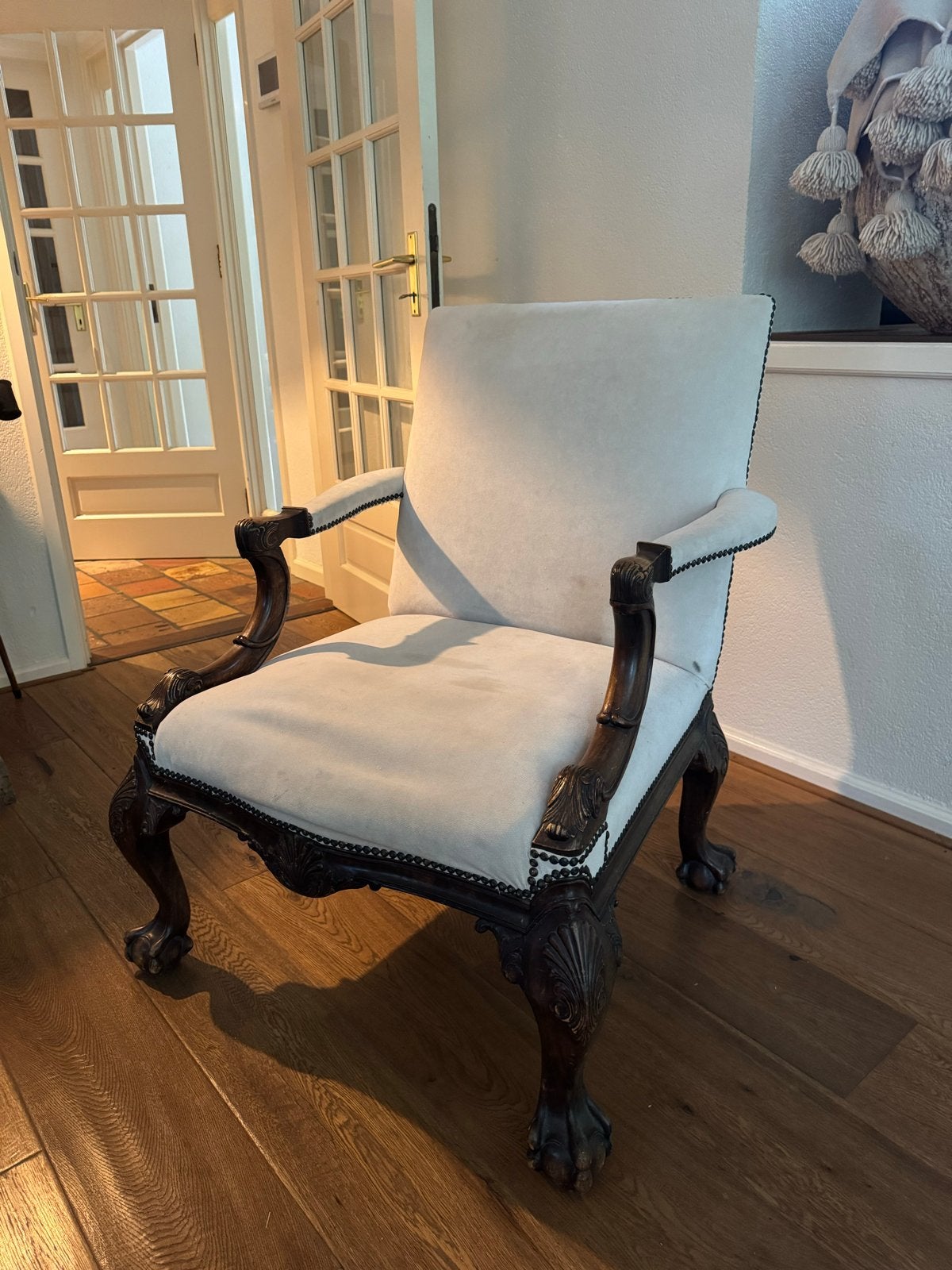Antieke fauteuil met lichte bekleding, Ophalen of Verzenden