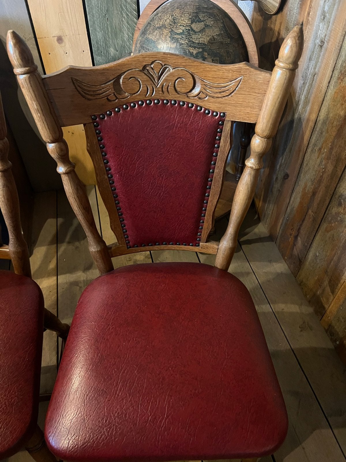 Set van 4 Vintage Houten Stoelen met Rood Lederen Bekleding, Ophalen