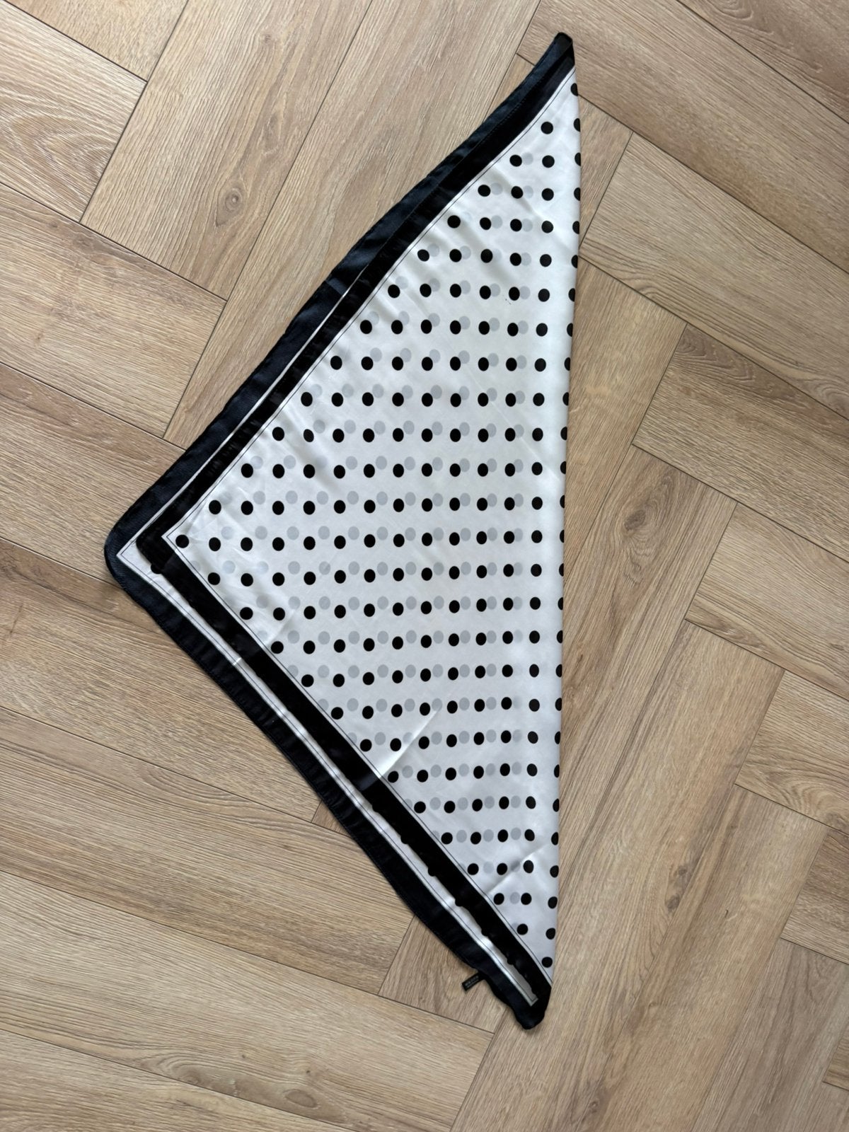 Nieuwe sjaal 70x70  100% polyester, Ophalen of Verzenden, Nieuw, Maat 46/48 (XL) of groter, Sjaal
