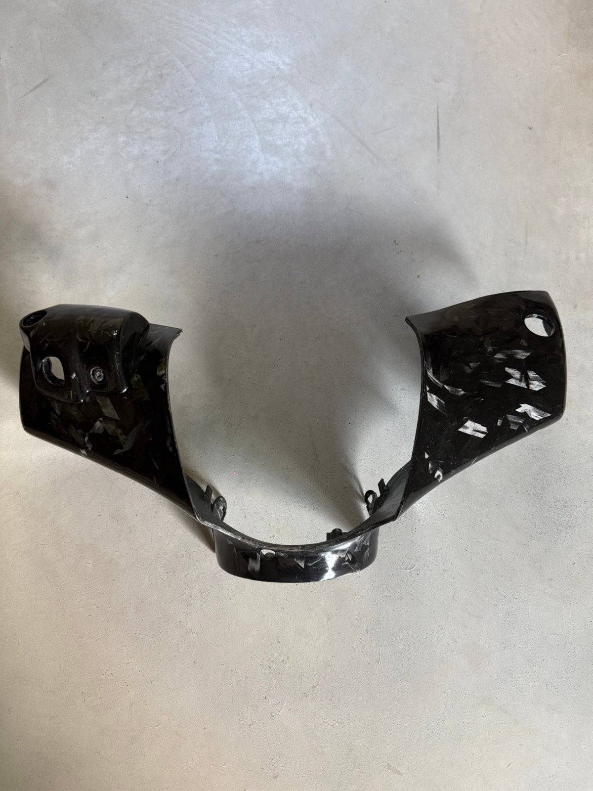 Piaggio zip forged carbon buiten stuurkap, Ophalen