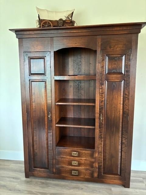 Exclusieve, klassieke, handgemaakte kamerkast., Ophalen, Gebruikt, Eikenhout, 150 tot 200 cm