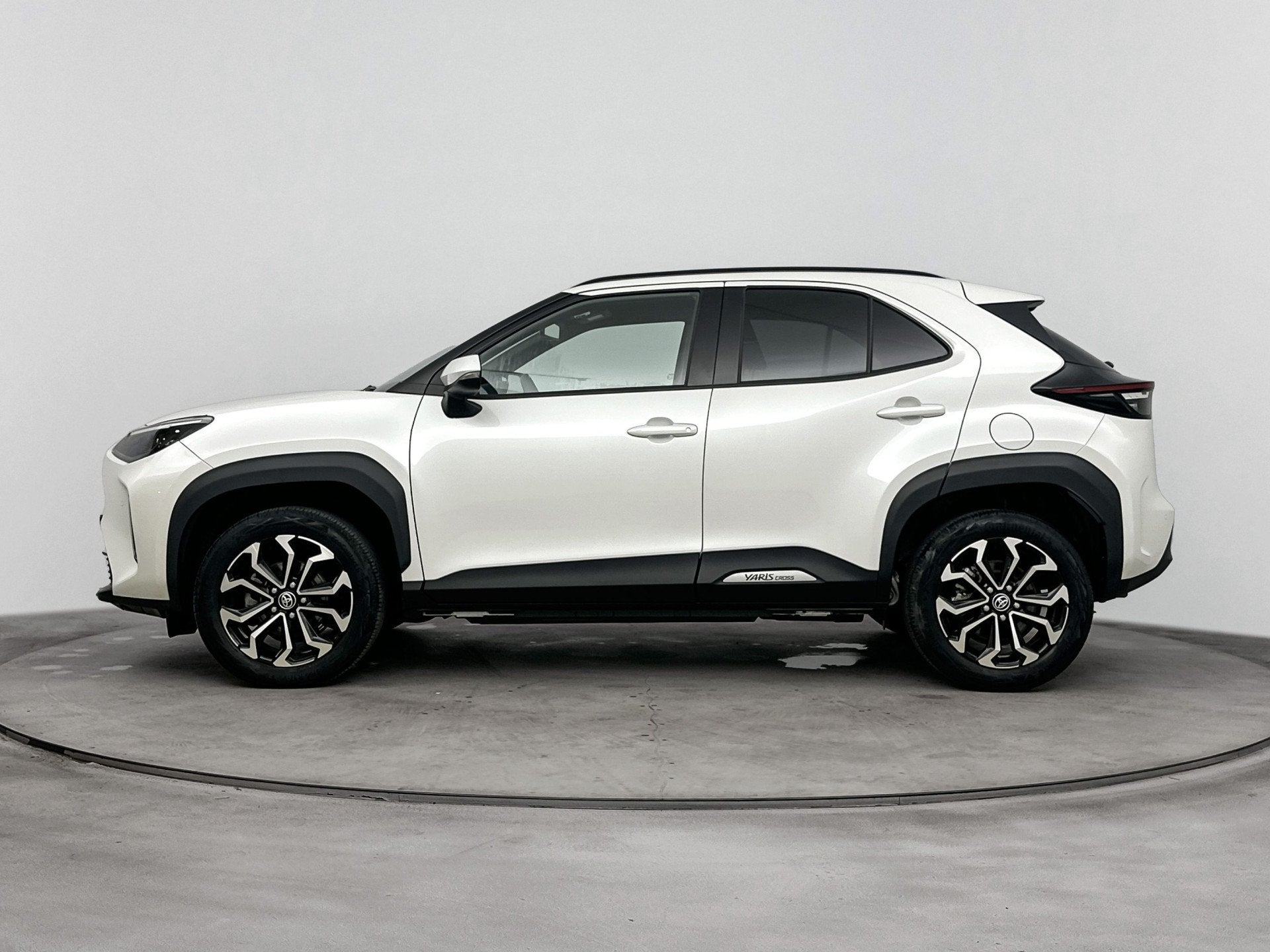Toyota Yaris Cross 1.5 Hybrid 115 Dynamic | NL dealeronderho, Stof, Gebruikt, 116 pk, Bedrijf