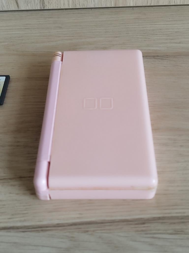 Roze Nintendo DS Lite met 9 spellen, R4 kaart en lader, Spelcomputers en Games, Spelcomputers | Nintendo DS, Ophalen of Verzenden