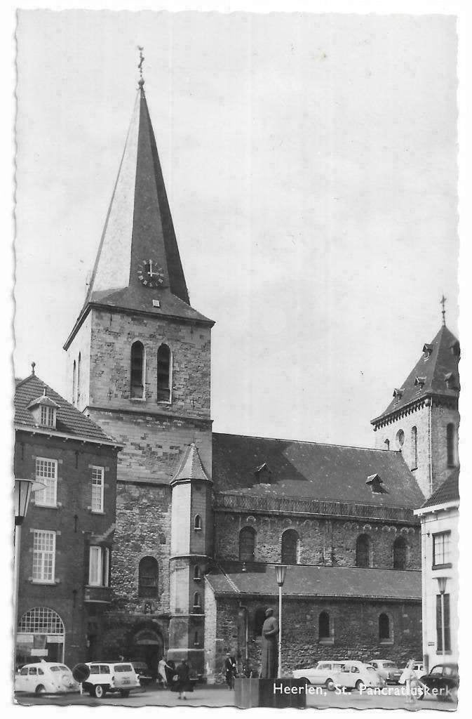 AK Heerlen - De Sint-Pancratiuskerk, Ophalen of Verzenden, 1960 tot 1980, Ongelopen, Limburg