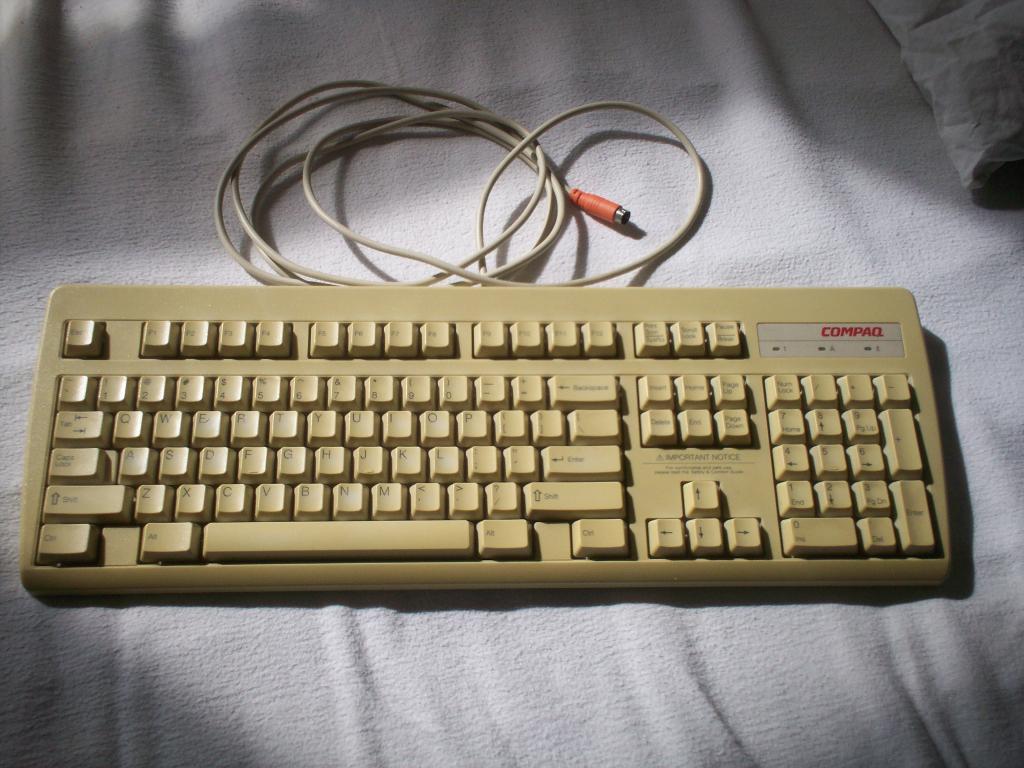 Compaq toetsenbord PS/2 International 296433 - B31, Computers en Software, Ophalen of Verzenden, Qwerty, Gebruikt, Bedraad