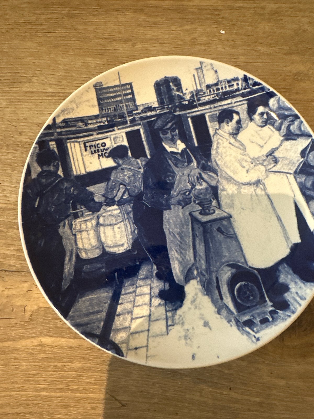 Delfts Blauw Sierbord 'Frico Leeuwarden' - Historisch Tafere, Antiek en Kunst, Ophalen of Verzenden
