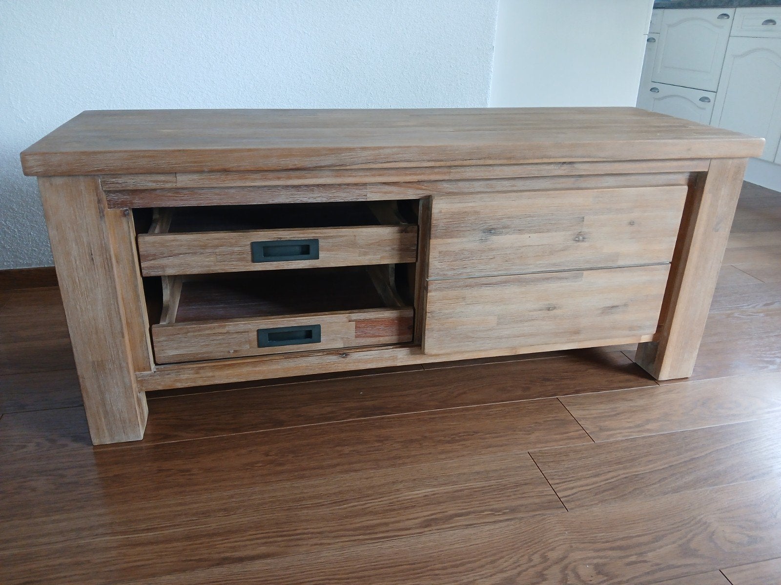 Driftwood Teakhouten dressoir z.g.a.n. 130x45 cm, mooie kast, Ophalen, 100 tot 150 cm, Teakhout, Met deur(en)