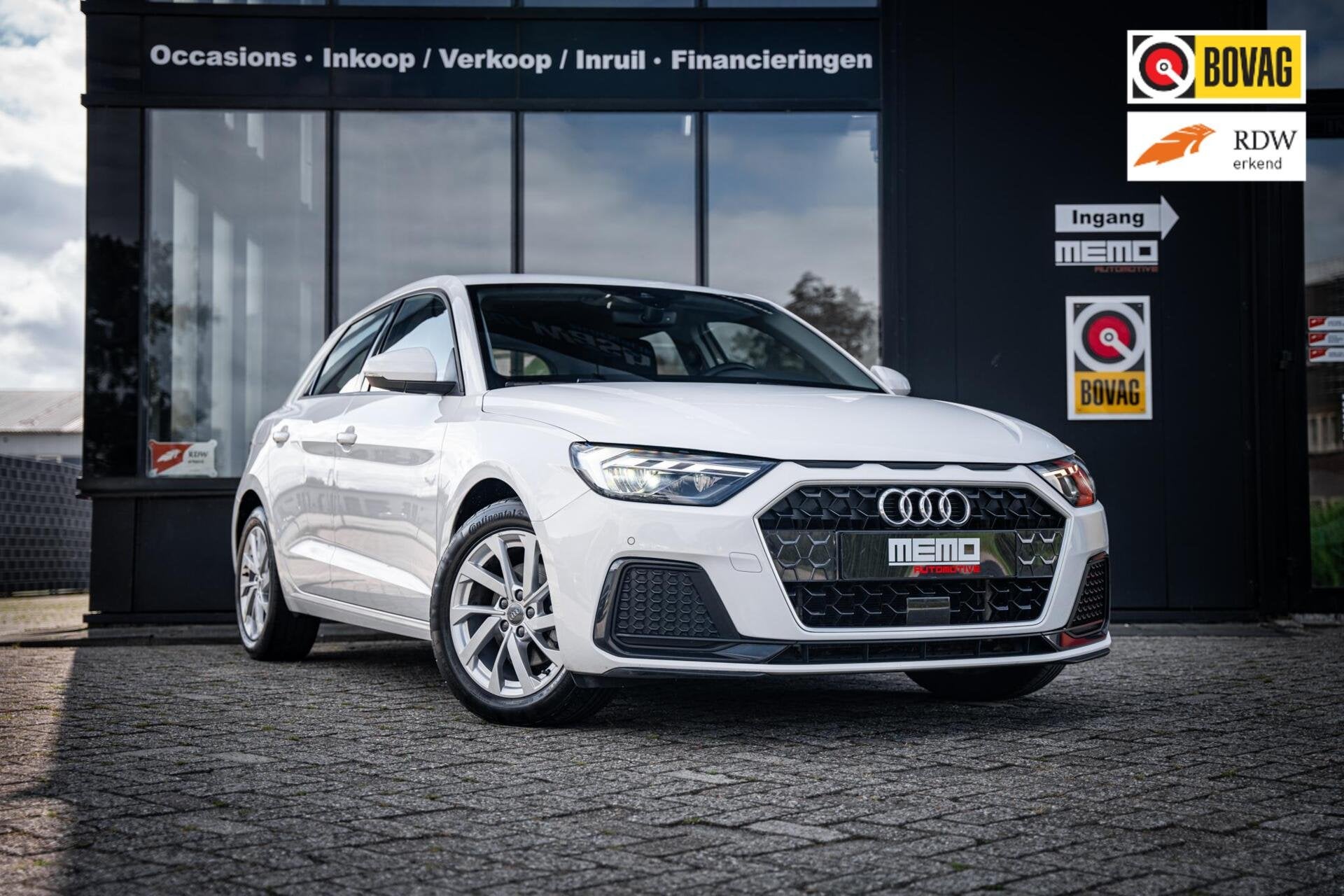 Audi A1 Sportback 30 TFSI Pro Line*LEDER*NAVI*AUTOMAAT*LED*, Zwart, Met garantie (alle), 116 pk, Wit