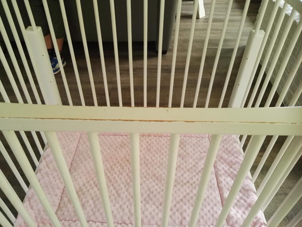 Witte houten baby box met lade, Kinderen en Baby's, Boxen, Gebruikt, Rechthoekig, In hoogte verstelbaar, Lade, Ophalen of Verzenden