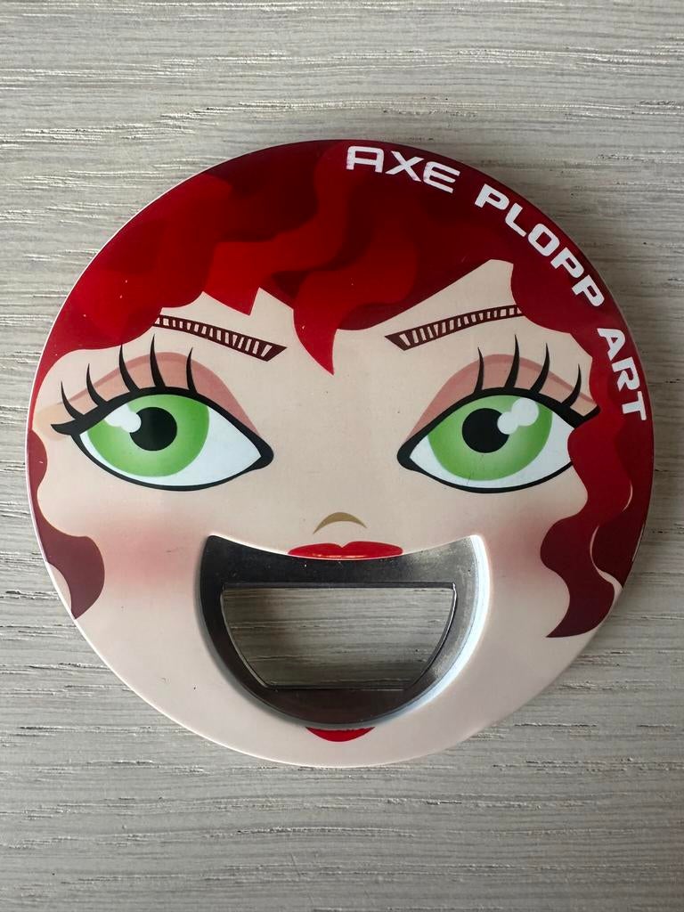 Axe ..Flesopener . Prachtig ontwerp, zie ook de achterkant.., Ophalen, Zo goed als nieuw, Gebruiksvoorwerp
