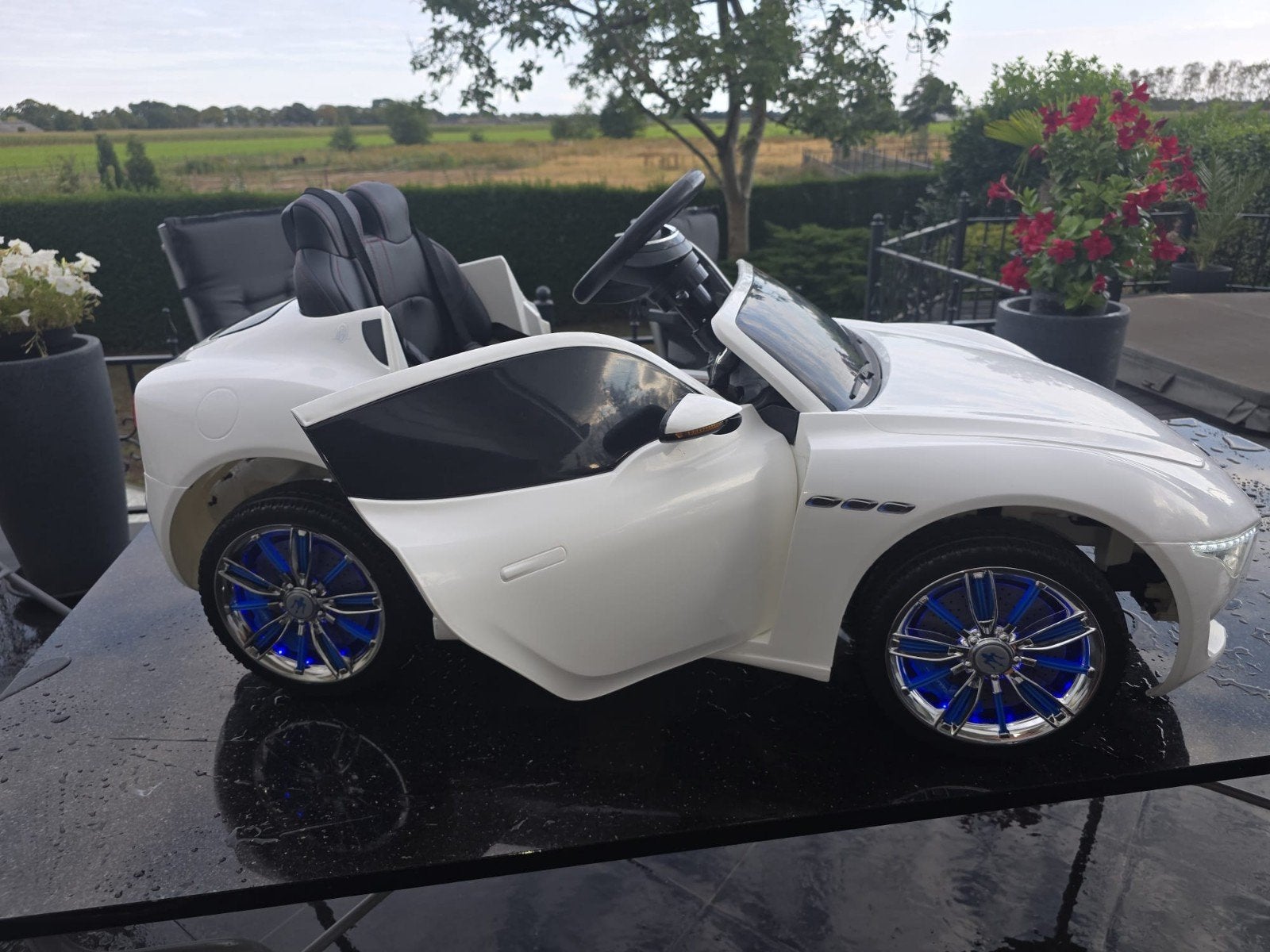 Maserati kinderauto elektrisch wit, Zo goed als nieuw