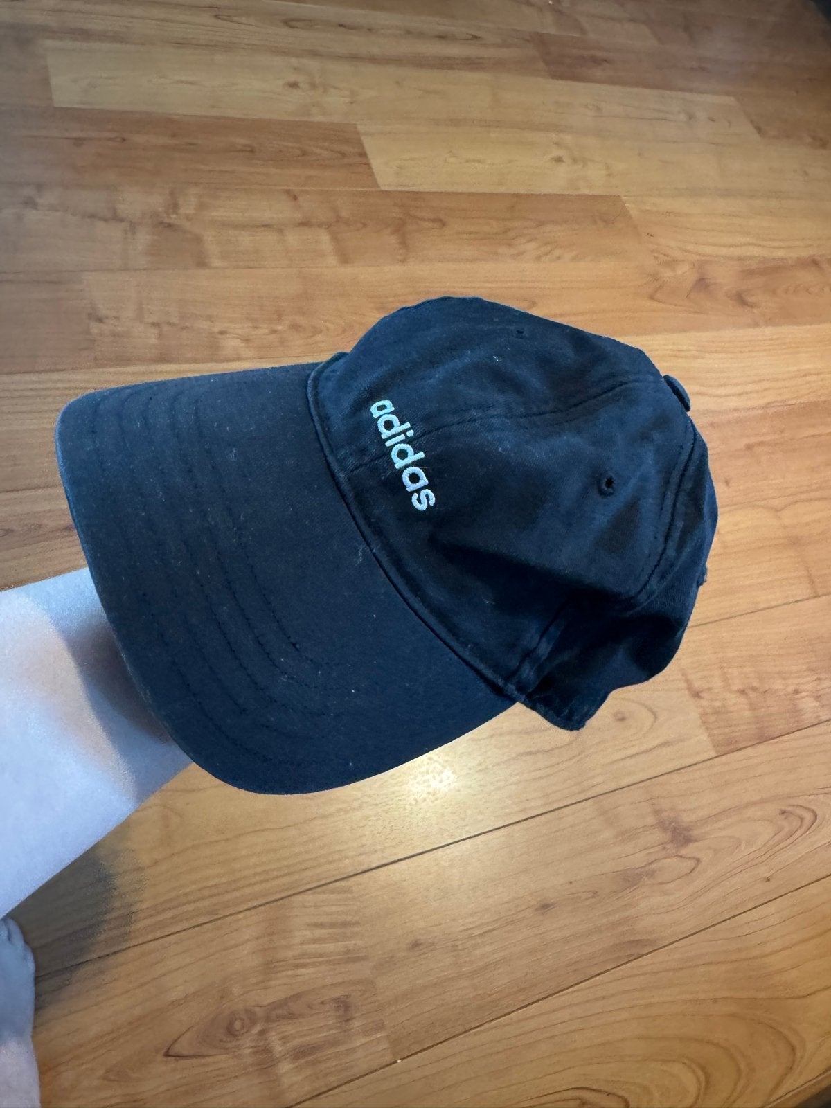 Zwarte Adidas Pet - Comfortabel en Stijlvol, Ophalen of Verzenden, Zo goed als nieuw, One size fits all, Pet