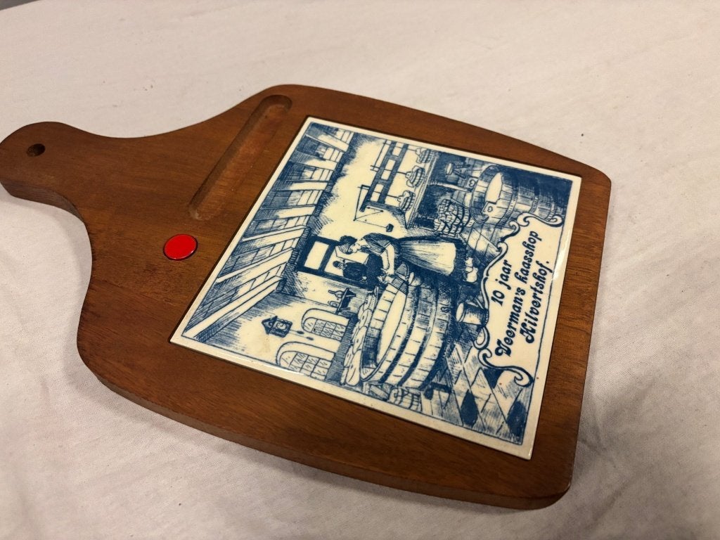 Houten kaasplank met blauw-witte tegel Voerman's kaashandel, Ophalen of Verzenden