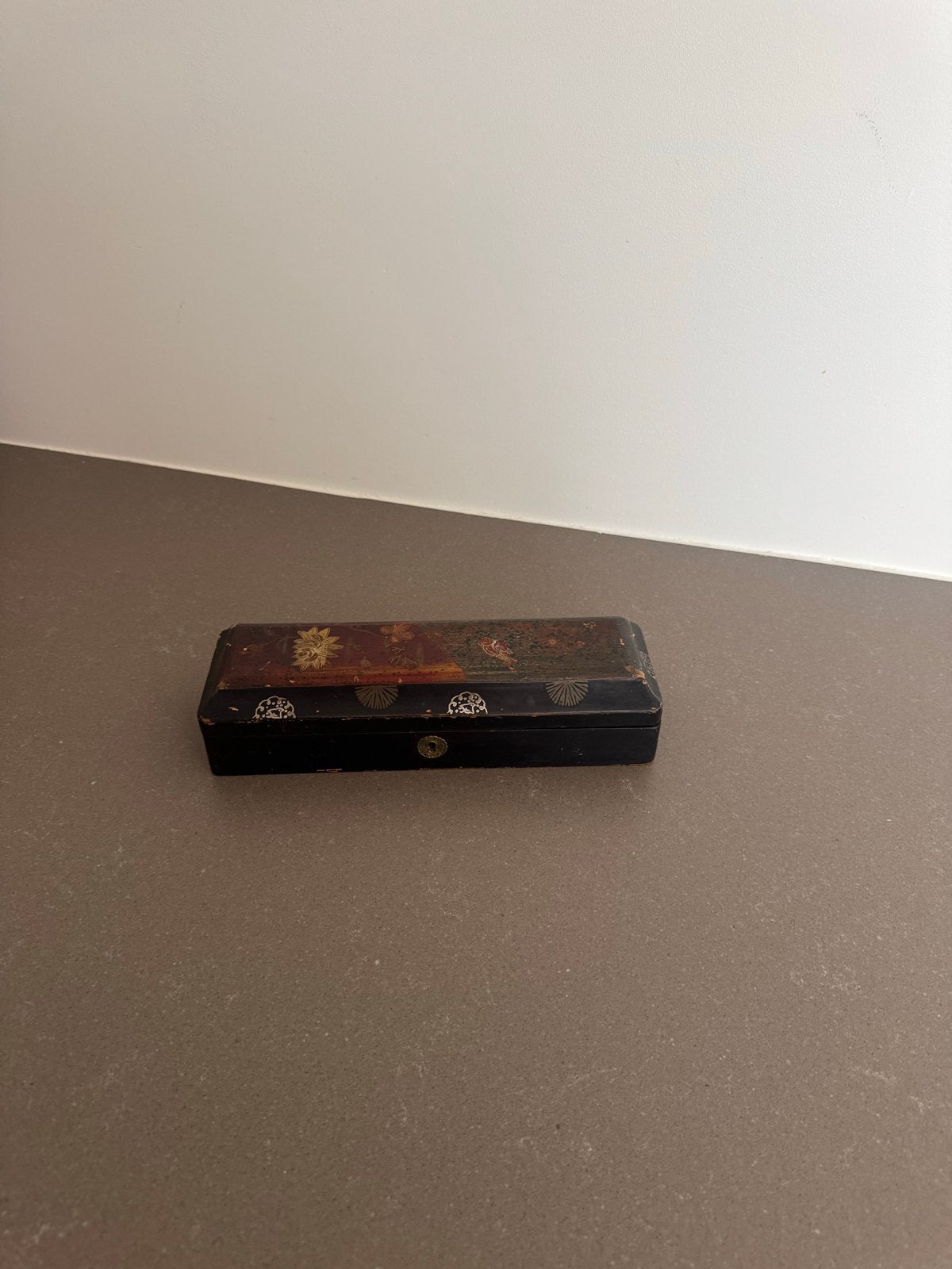 Antieke Oosterse Lakdoos met Gouden Decoratie, Ophalen