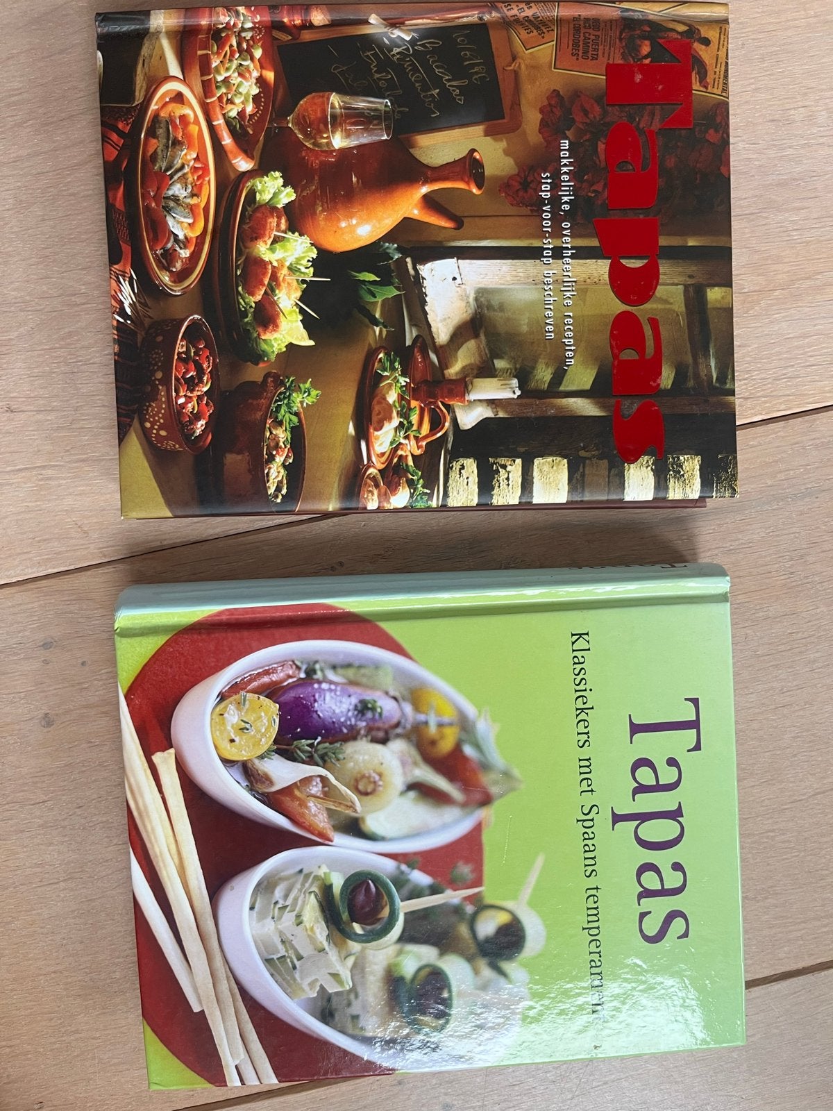 2 Tapas kookboeken: Klassiekers en makkelijke recepten, Ophalen of Verzenden, Zo goed als nieuw, Spanje, Tapas, Hapjes en Dim Sum