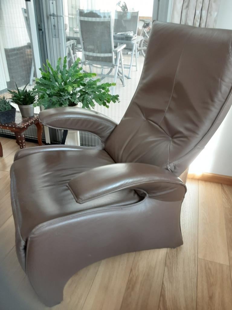 Comfortabele relaxstoel - lichtbruin leer - prima staat, Ophalen, Gebruikt, Bruin, Leer