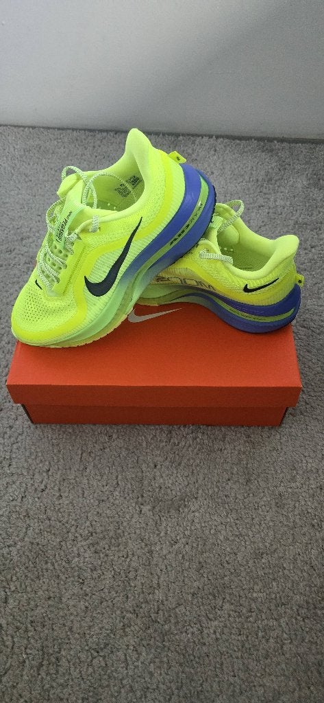 Nike Pegasus Premium new in box size 40, Nieuw, Ophalen of Verzenden, Sneakers of Gympen, Groen