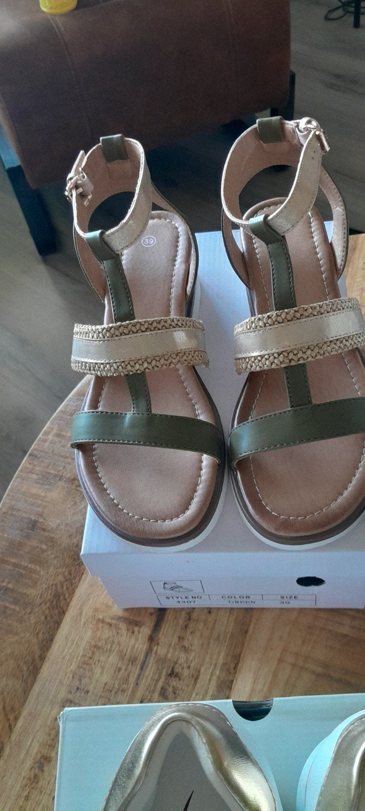 nieuwe sandalen mt.39, Ophalen of Verzenden, Nieuw, Sandalen of Muiltjes